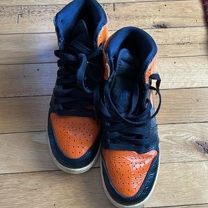 Vintage  “shattered backboards” Orange/ black Air Jordans. Hot colors!!